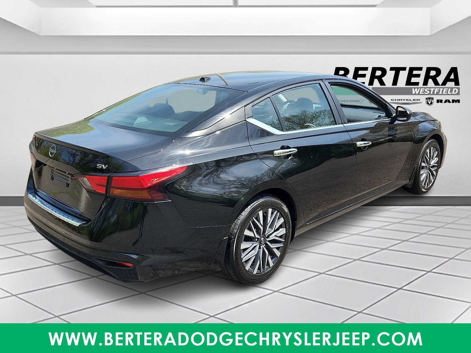 2023 Nissan Altima SV - Photo 6