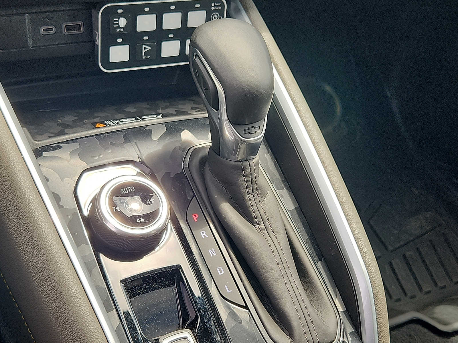 2025 Chevrolet Colorado ZR2 - Photo 15