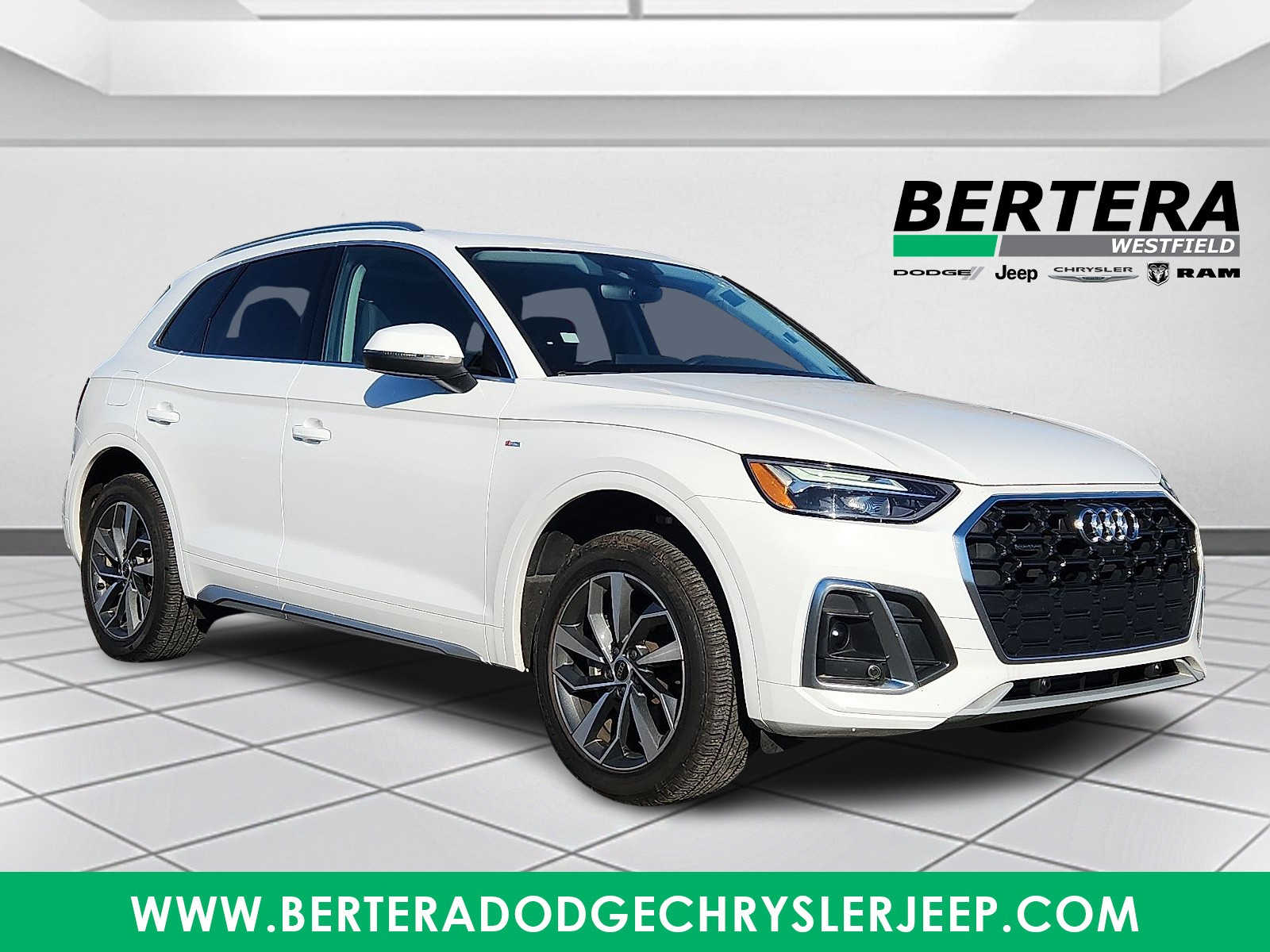 2024 Audi Q5 Premium Plus's photo