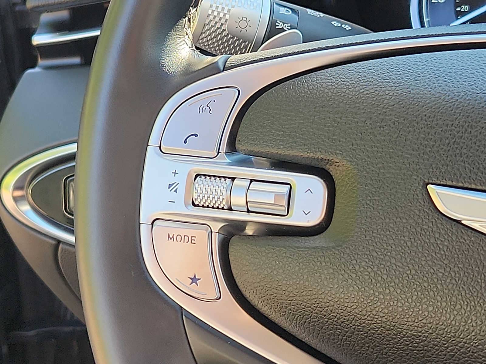 2025 GENESIS GV70 Standard - Photo 19