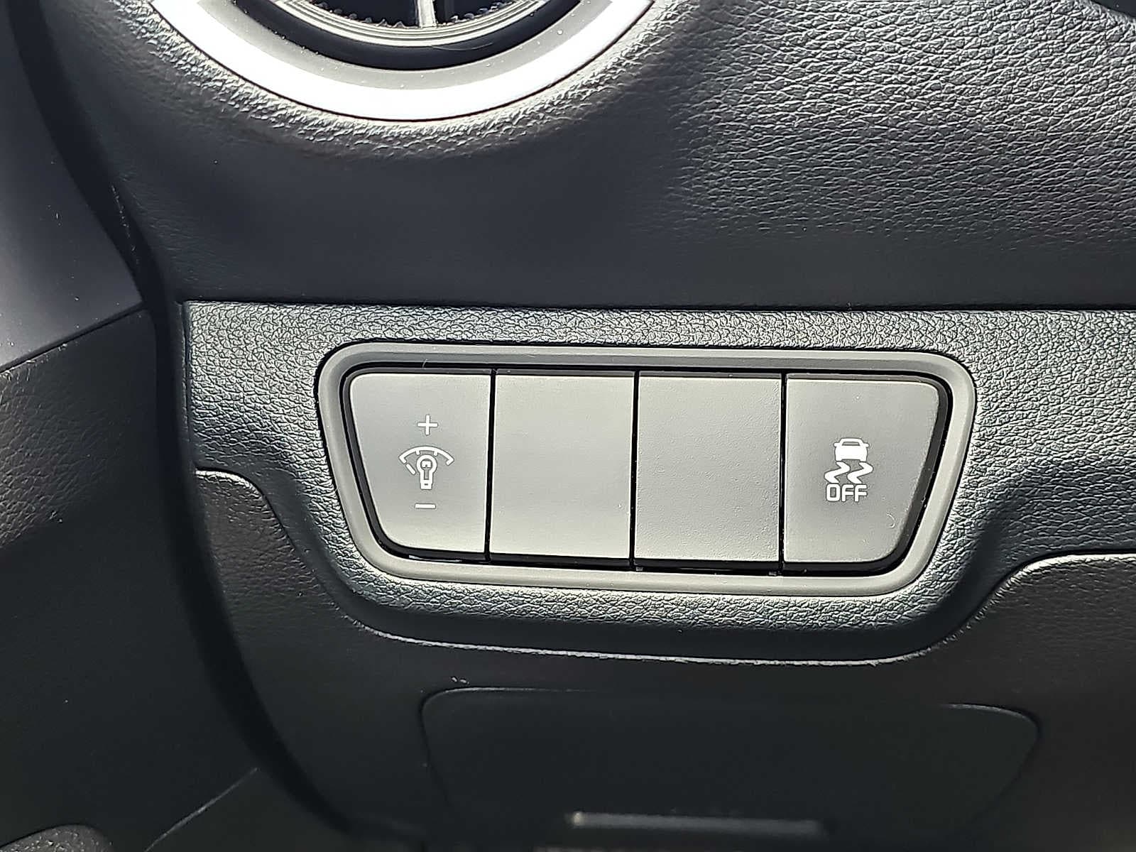 2024 Kia Forte LXS - Photo 23