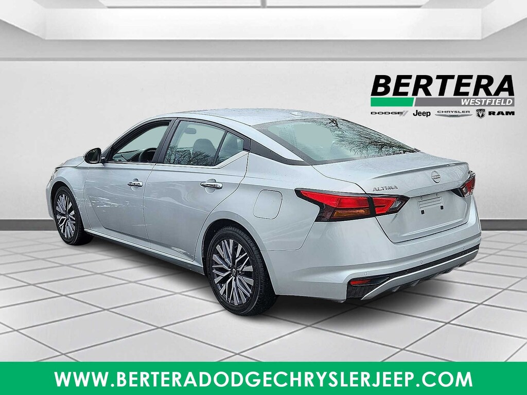 Used 2023 Nissan Altima 2.5 SV Sedan