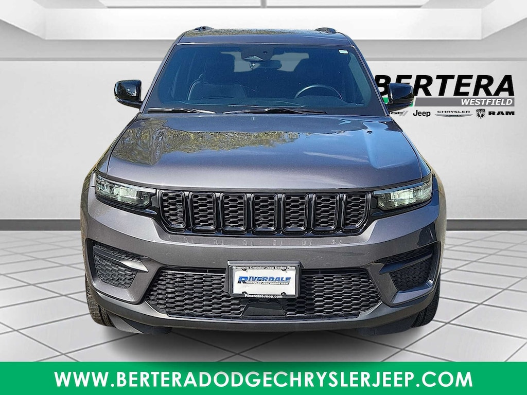 Used 2022 Jeep Grand Cherokee Altitude SUV
