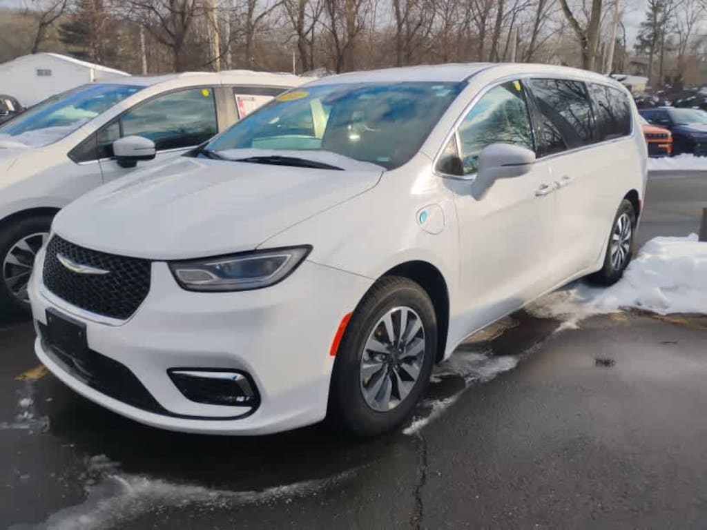 Used 2022 Chrysler Pacifica Hybrid Touring L Van Passenger Van