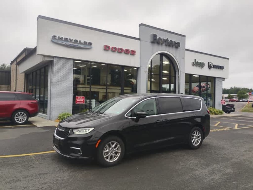 Used 2023 Chrysler Pacifica Touring L Van Passenger Van