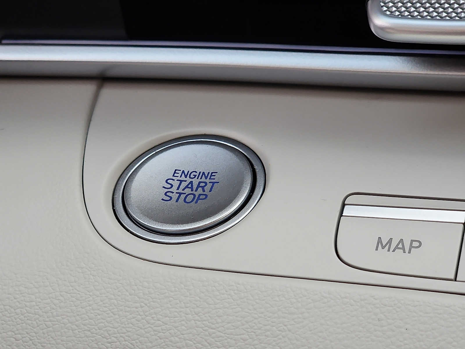 2024 Hyundai Elantra Limited - Photo 23
