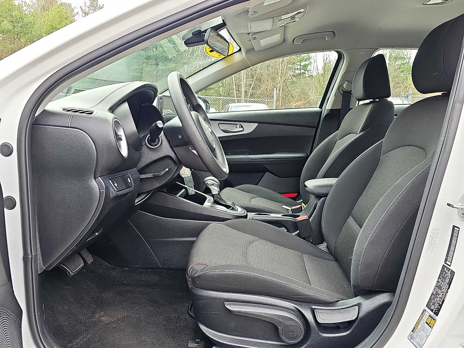 2024 Kia Forte LXS - Photo 13