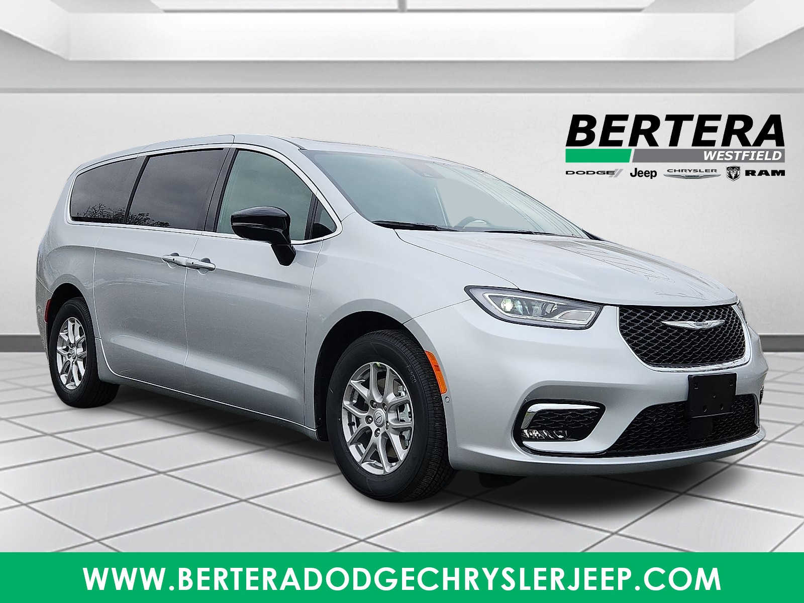 2026 Chrysler Pacifica Select's photo