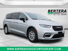 2026 Chrysler Pacifica SELECT Passenger Van