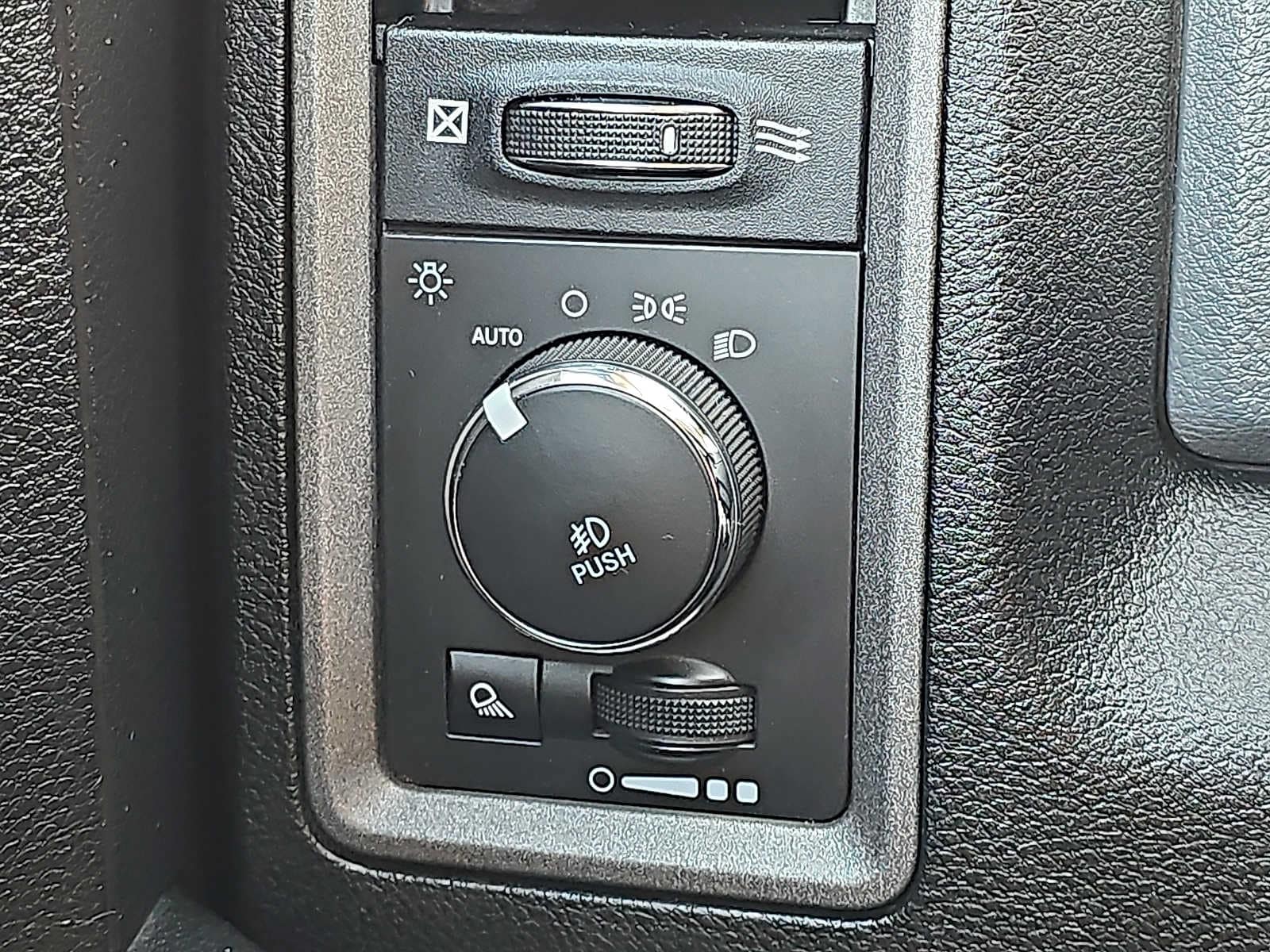 2019 RAM Ram 1500 Classic Express - Photo 23