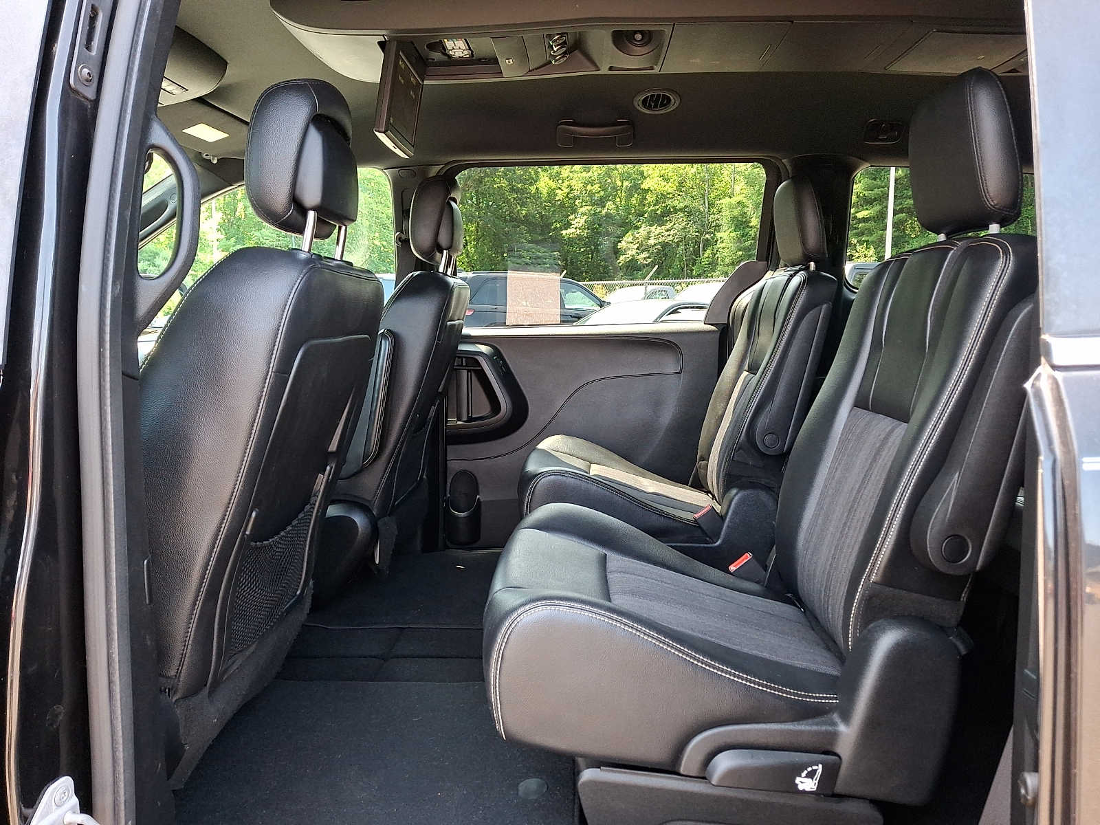 2014 Chrysler Town & Country S - Photo 13