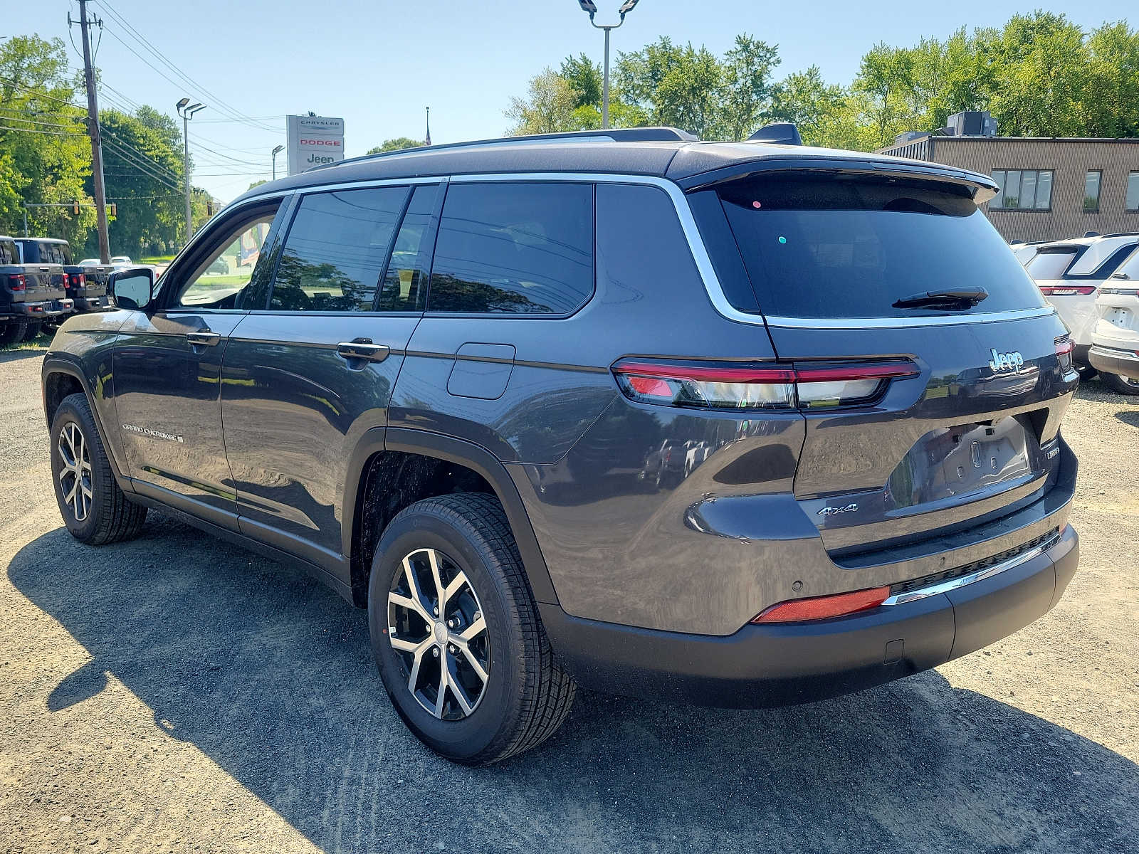 2024 Jeep Grand Cherokee Limited photo 3