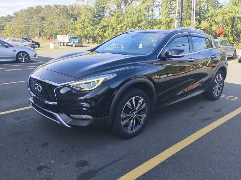 2017 Infiniti QX30 Premium photo 3