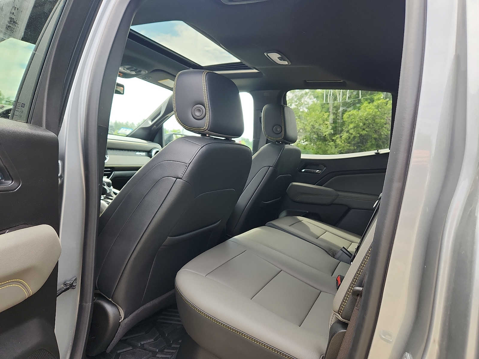 2025 Chevrolet Colorado ZR2 - Photo 10