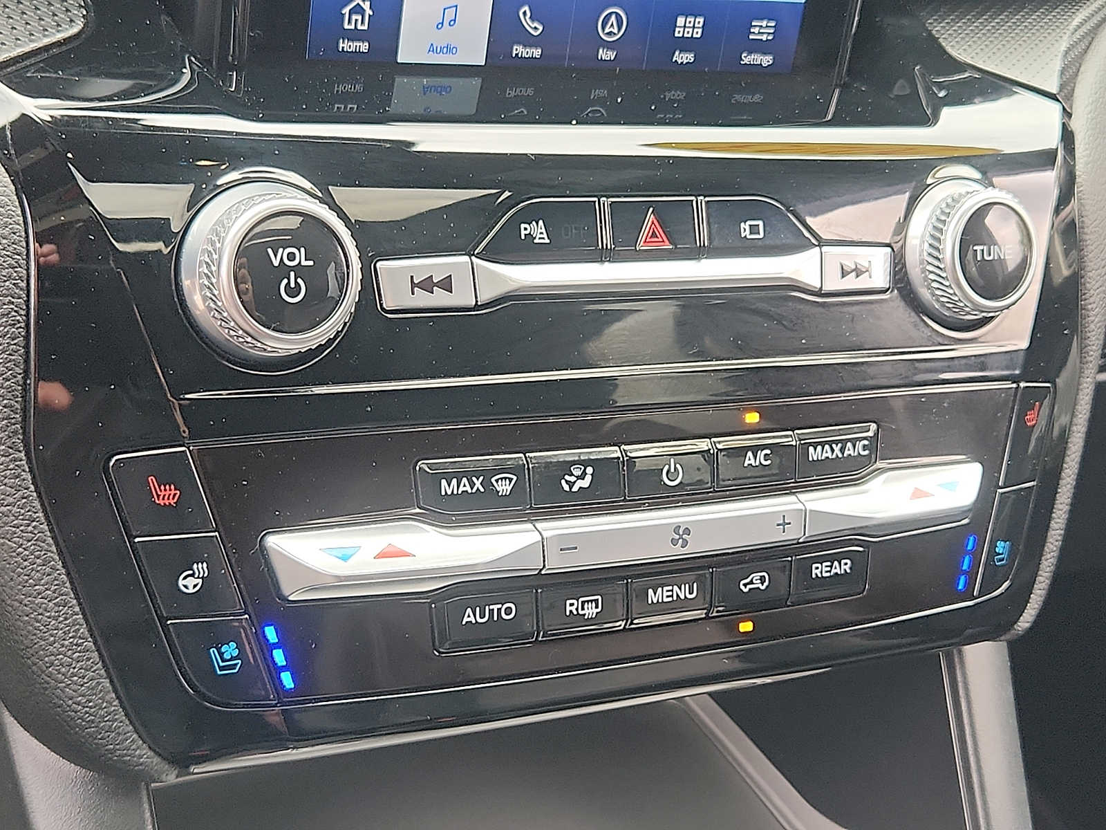 2023 Ford Explorer ST - Photo 16