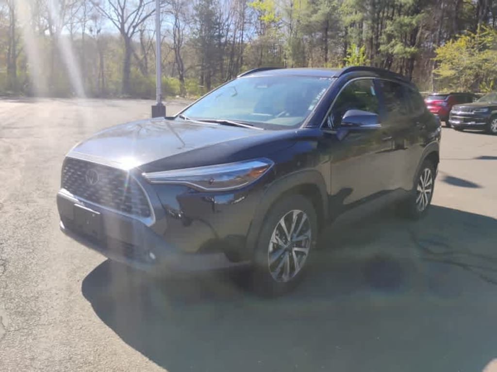 Used 2025 Toyota Corolla Cross XLE SUV