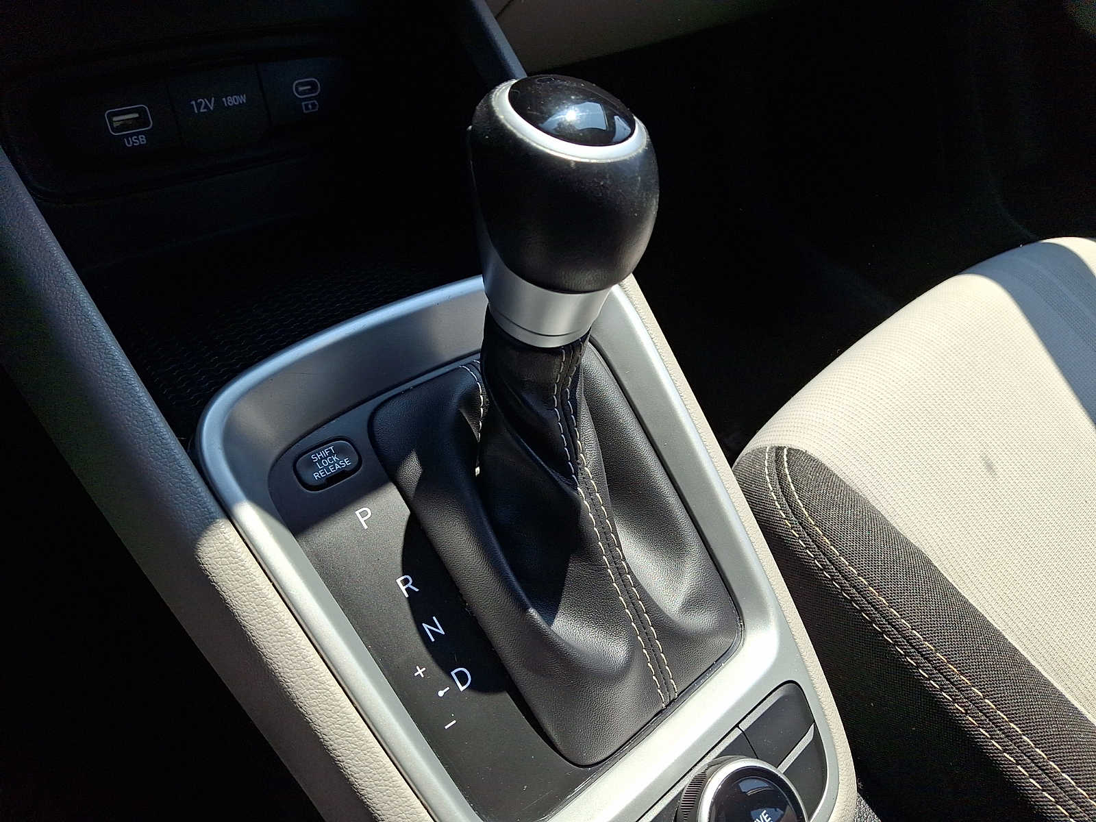 2024 Hyundai Venue SEL - Photo 16
