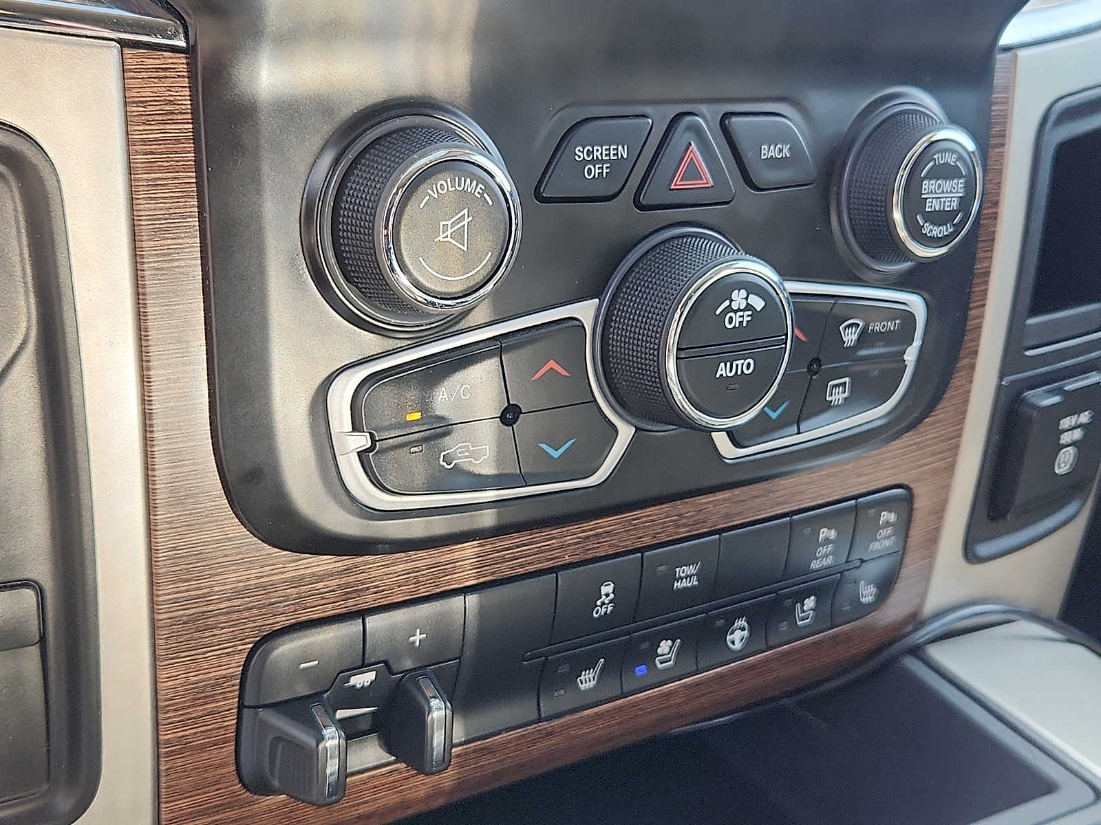 2018 RAM Ram 2500 Pickup Laramie - Photo 16