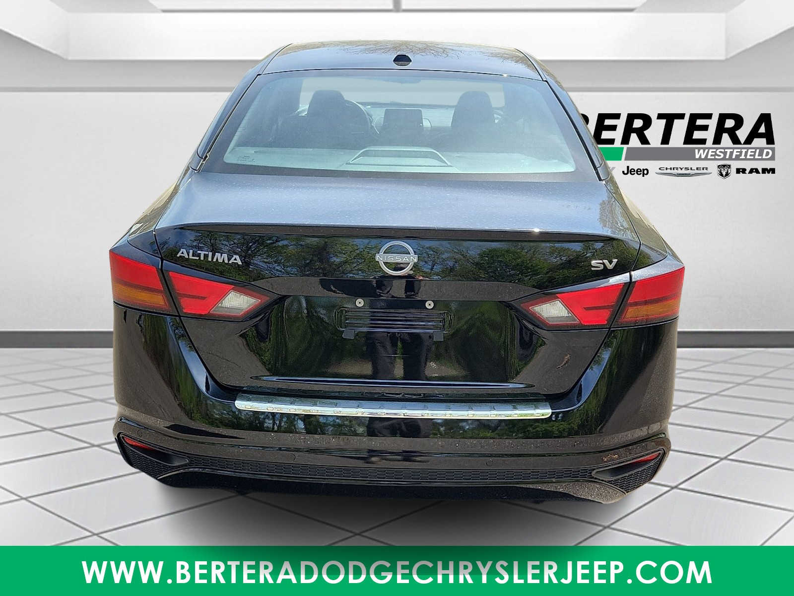 2023 Nissan Altima SV - Photo 5