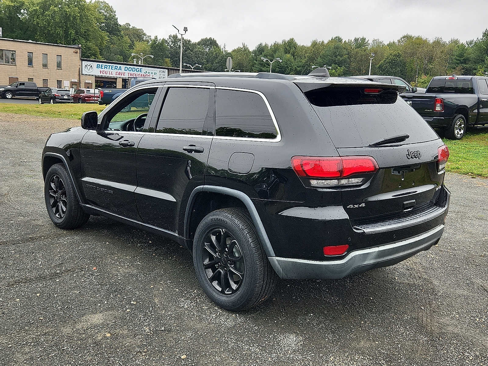 2021 Jeep Grand Cherokee Laredo X photo 4