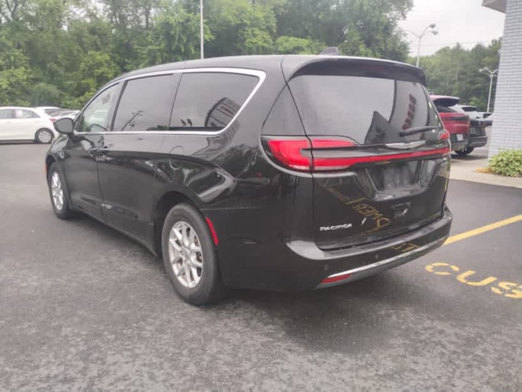 Used 2023 Chrysler Pacifica Touring L Van Passenger Van