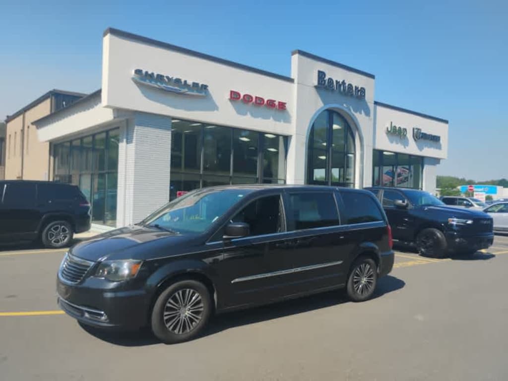 Used 2014 Chrysler Town & Country S Van