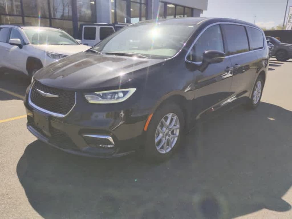 Used 2024 Chrysler Pacifica Touring L Van Passenger Van