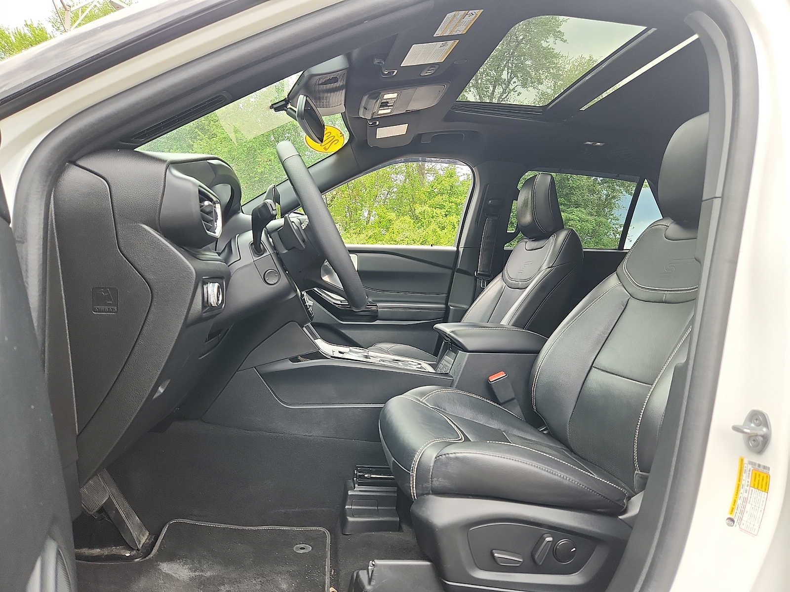 2023 Ford Explorer ST - Photo 13