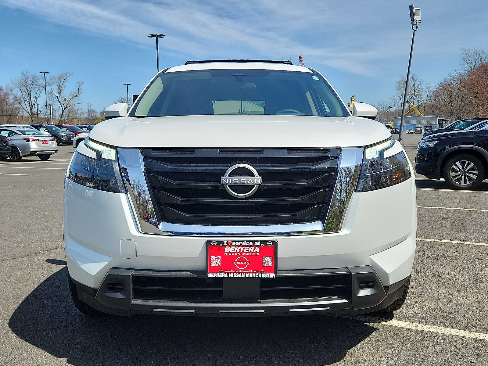 2025 Nissan Pathfinder SV photo 2