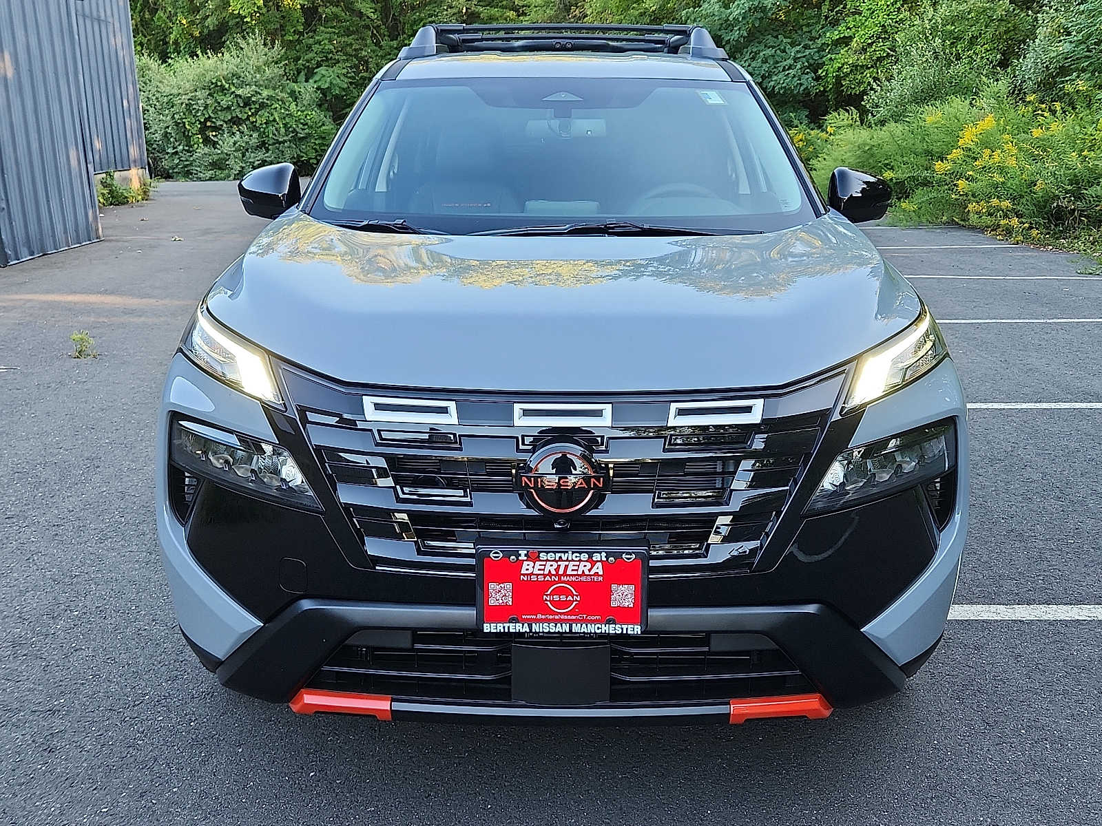 2026 Nissan Rogue SV photo 2