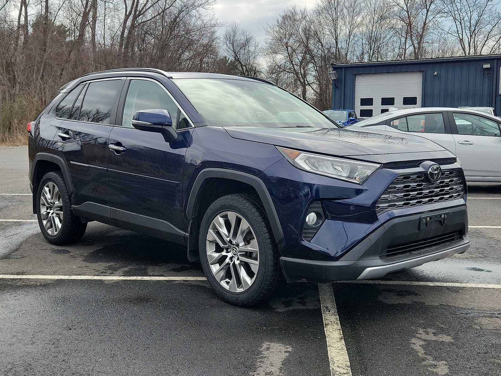 2020 Toyota RAV4 Limited photo 3