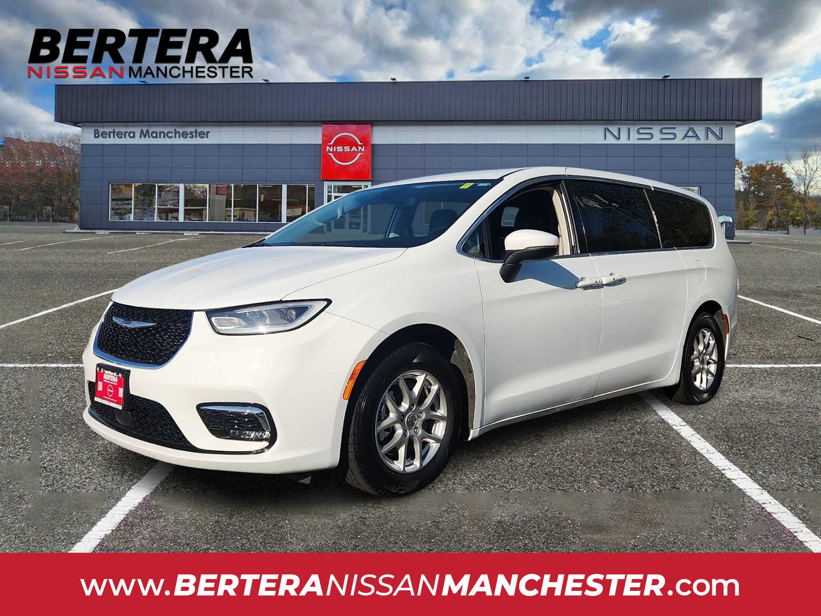 2023 Chrysler Pacifica Touring L's photo