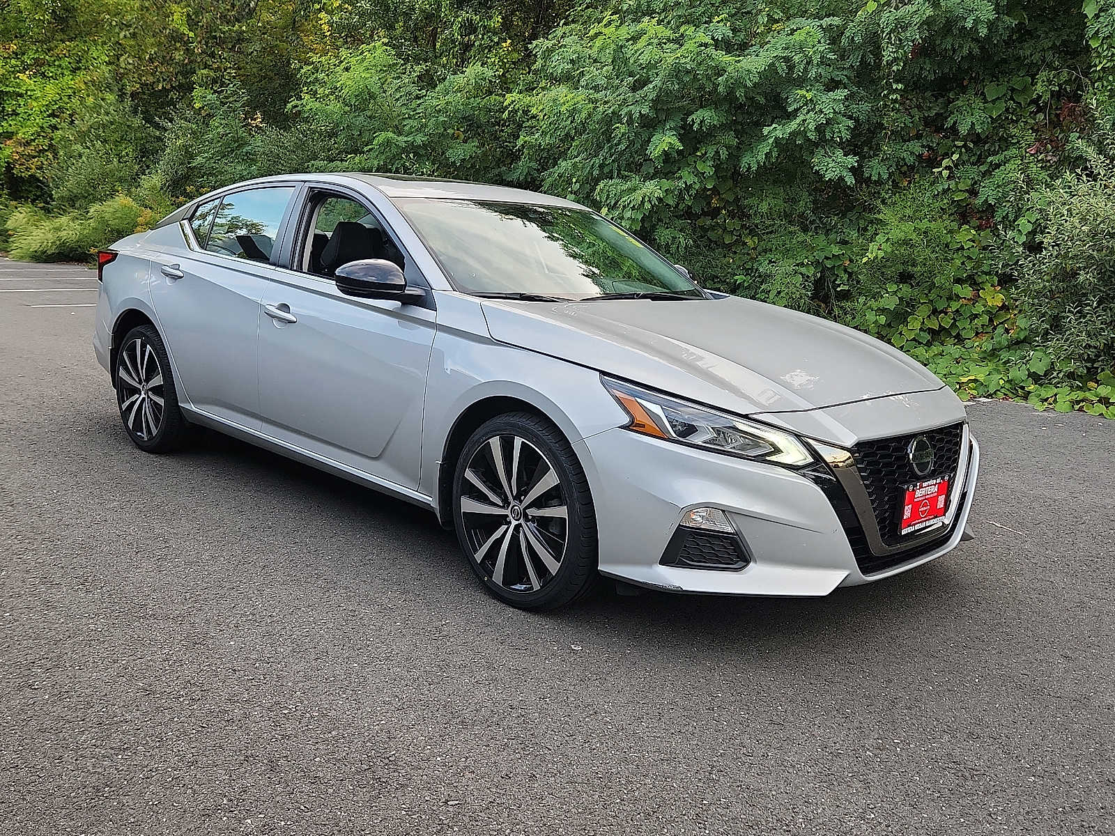 2021 Nissan Altima 2.5 SR photo 2