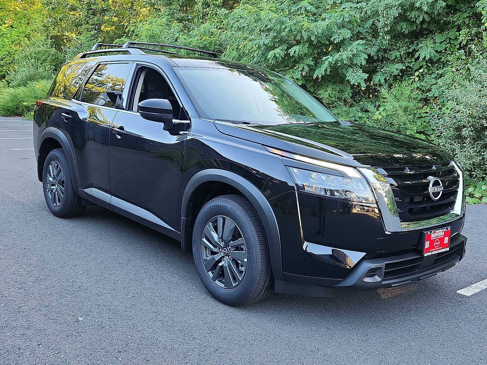 2025 Nissan Pathfinder SV photo 3