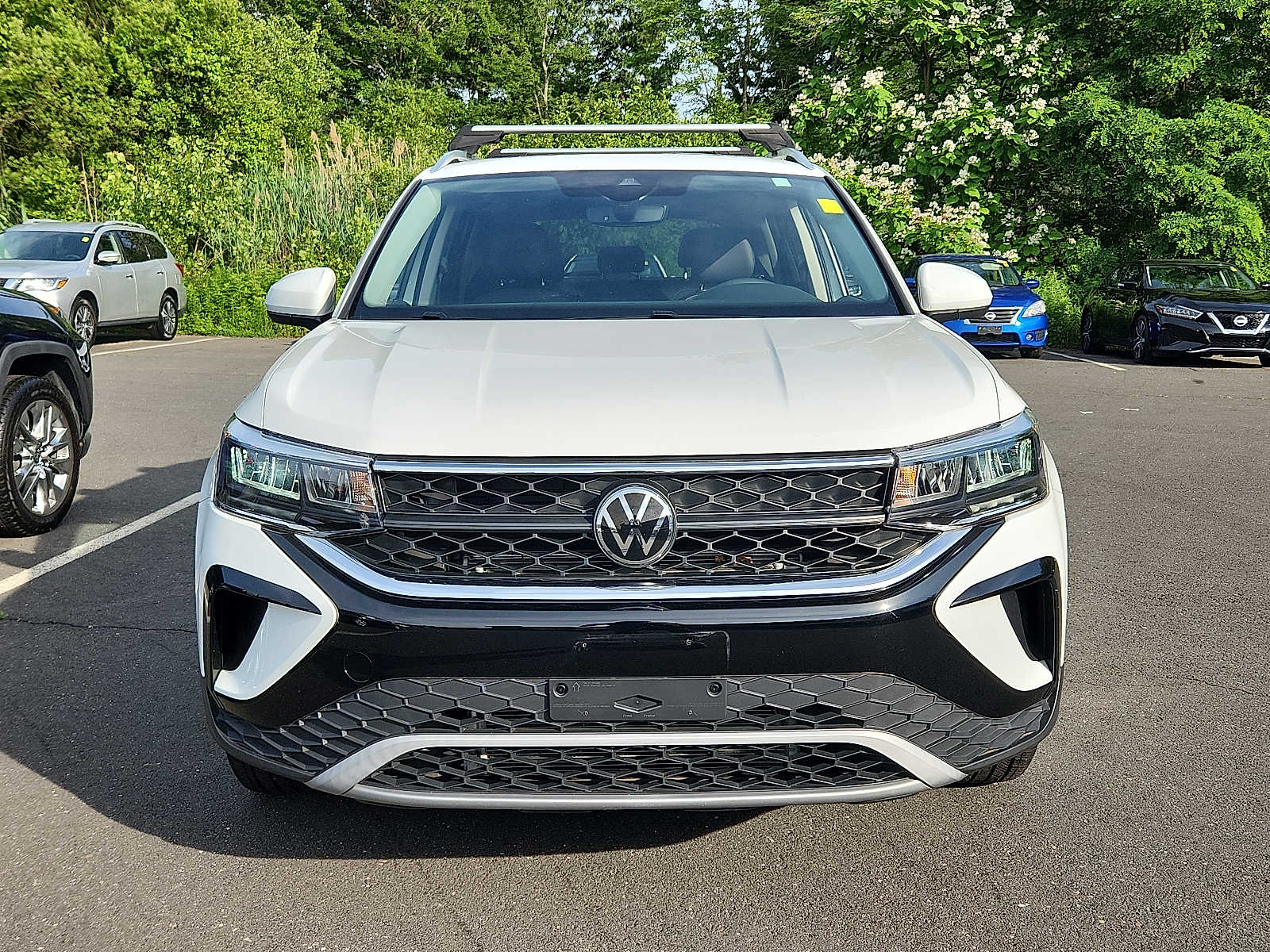 2022 Volkswagen Taos SE photo 2
