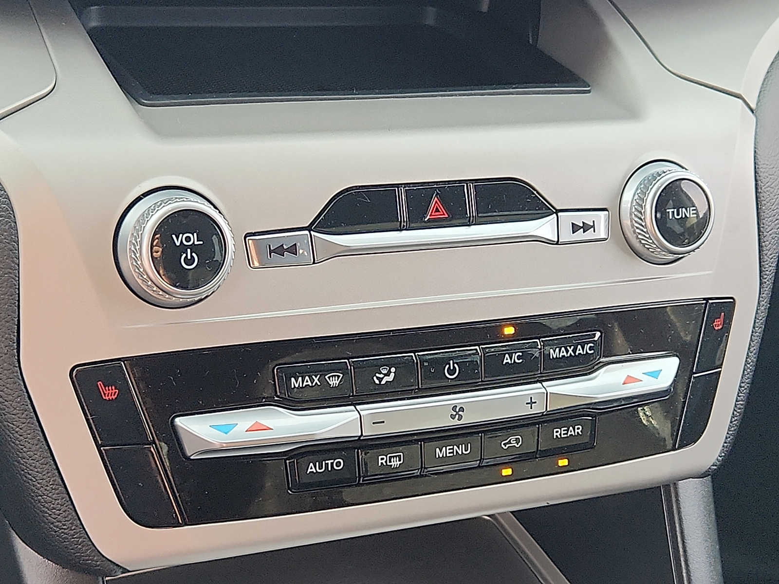 2022 Ford Explorer XLT | CarEdge | CarEdge
