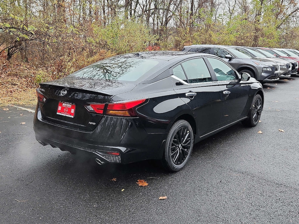 New 2025 Nissan Altima SV Sedan