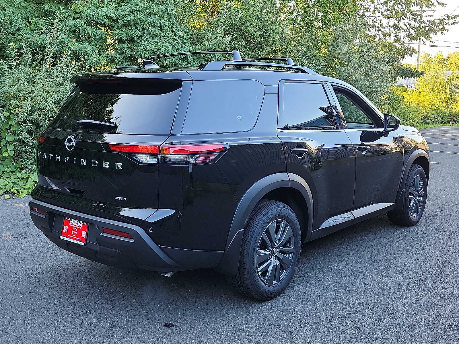 2025 Nissan Pathfinder SV photo 4