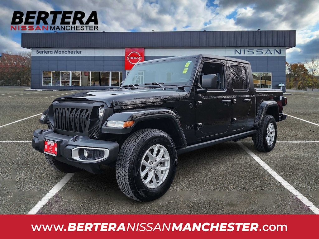 Used 2023 Jeep Gladiator Sport Truck Crew Cab