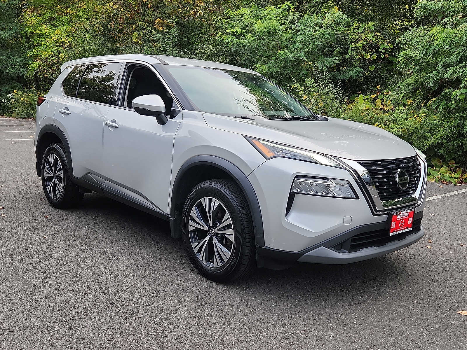 2021 Nissan Rogue SV photo 3