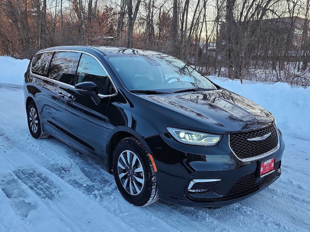 Used 2024 Chrysler Pacifica Plug-In Hybrid Select Van Passenger Van