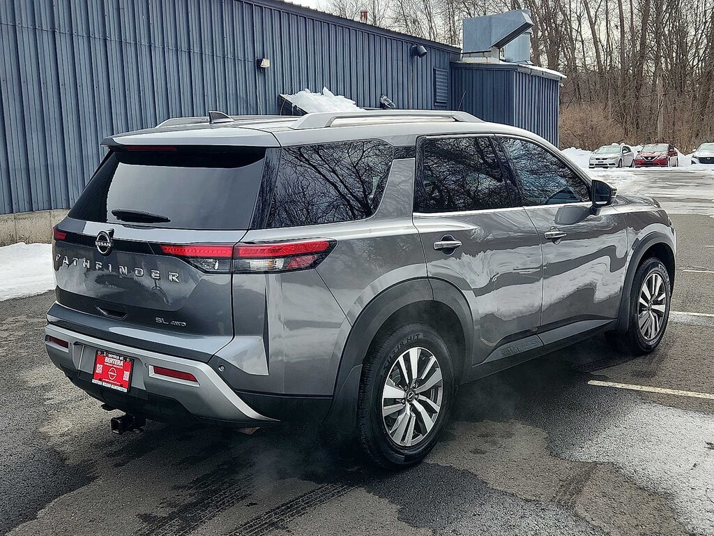Used 2022 Nissan Pathfinder SL SUV