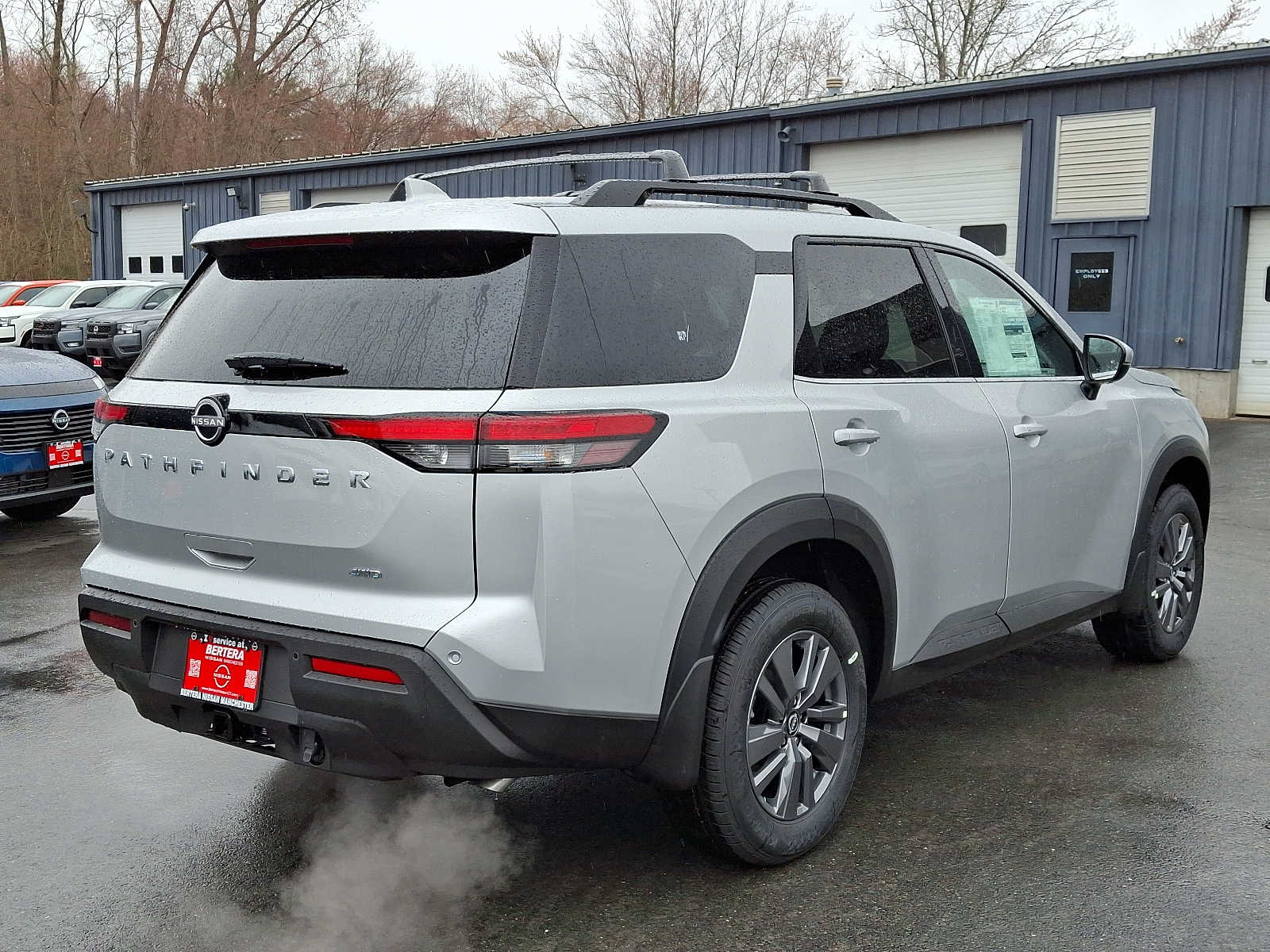 2025 Nissan Pathfinder SV photo 4