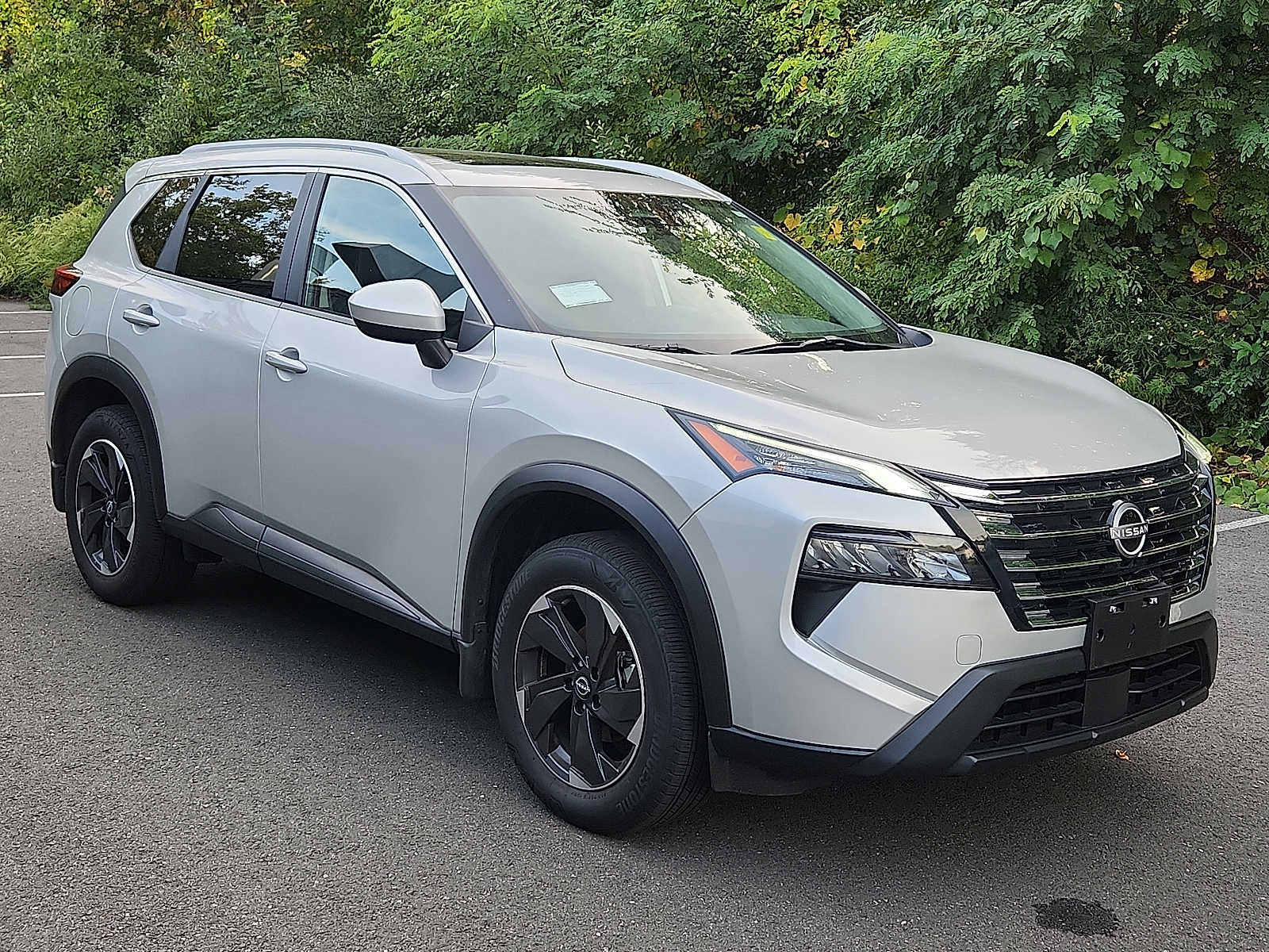 2024 Nissan Rogue SV photo 3