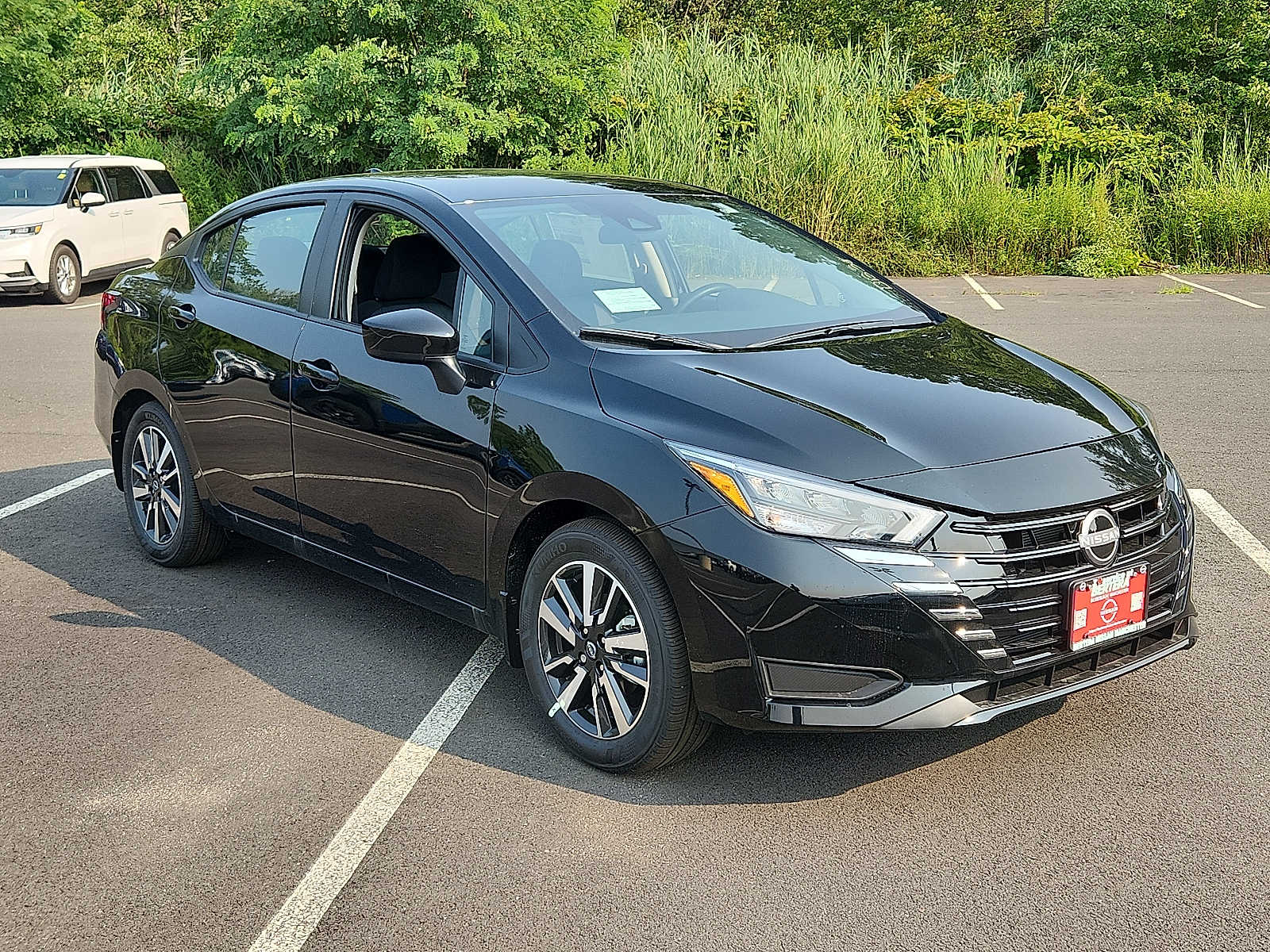 2025 Nissan Versa 1.6 SV photo 3
