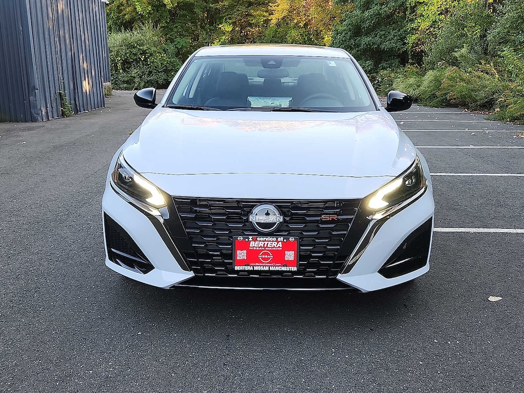 New 2025 Nissan Altima SR Sedan