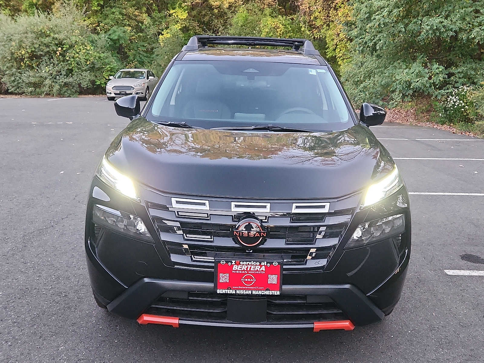 2025 Nissan Rogue SV photo 2