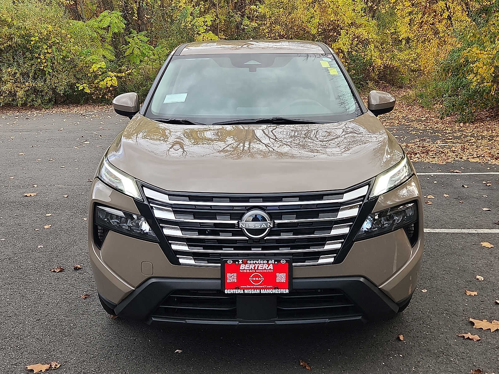 2024 Nissan Rogue SV photo 2