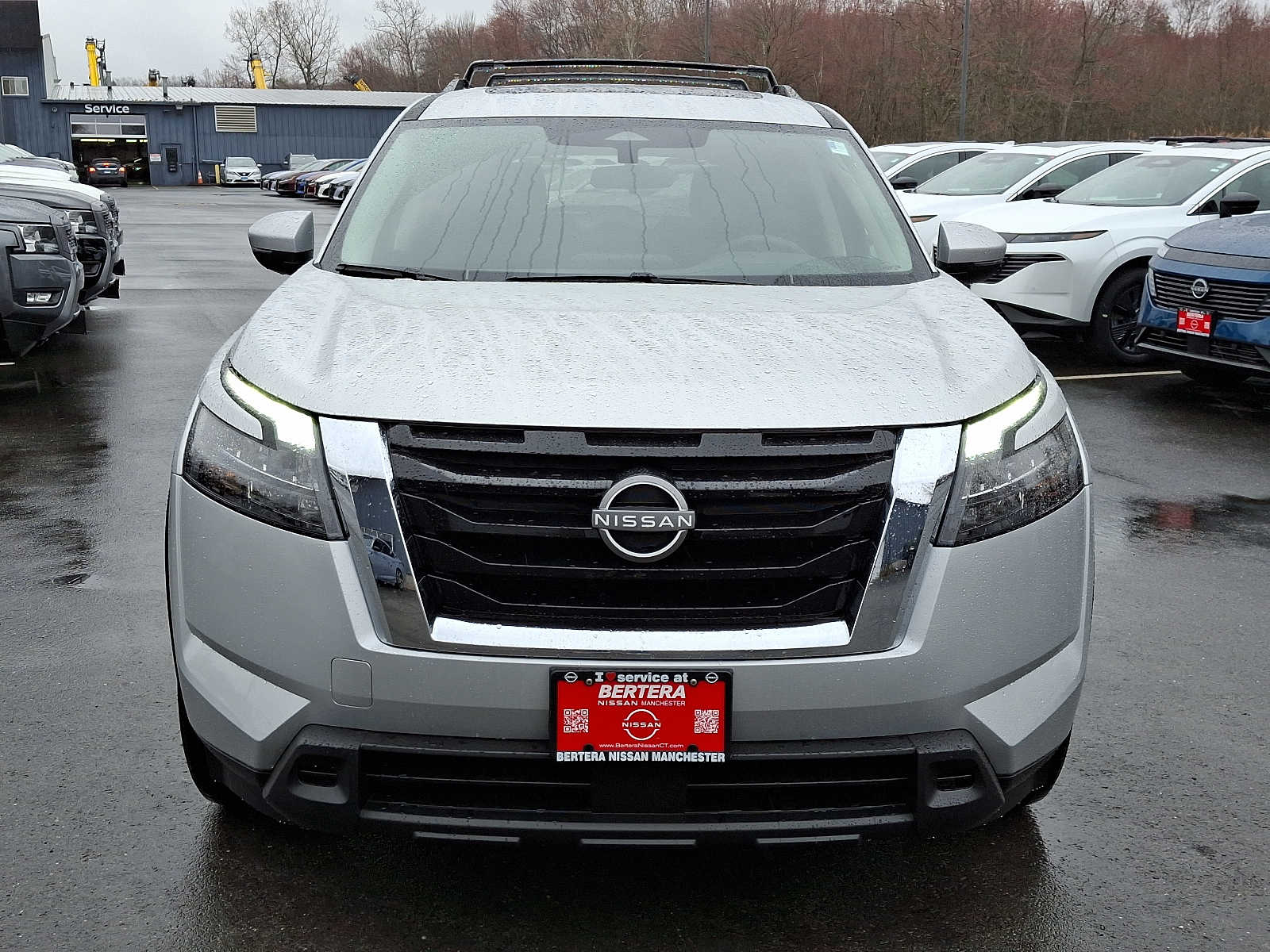 2025 Nissan Pathfinder SV photo 2