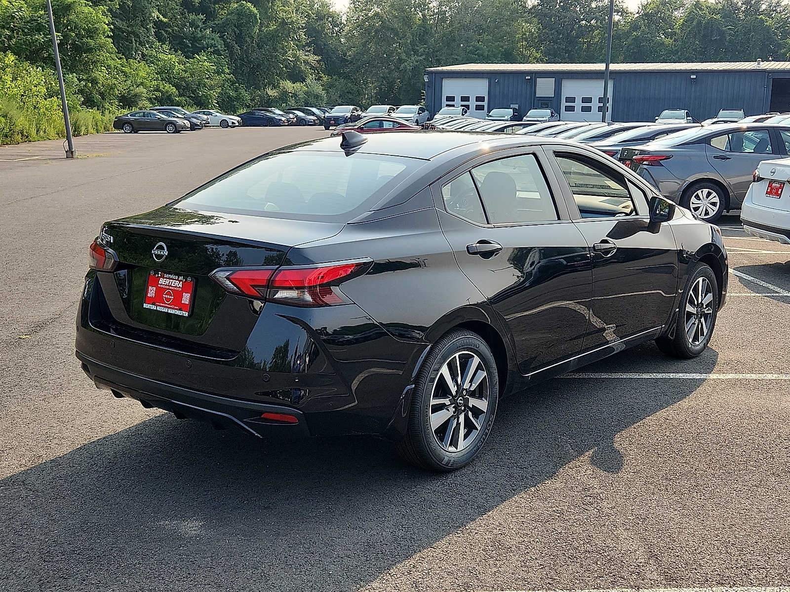 2025 Nissan Versa 1.6 SV photo 4